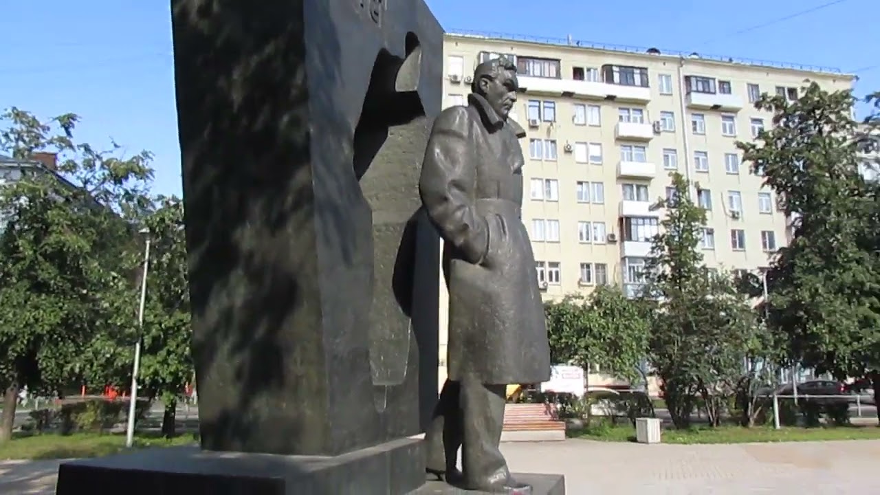 Памятник зорге в москве Памятник зорге в москве